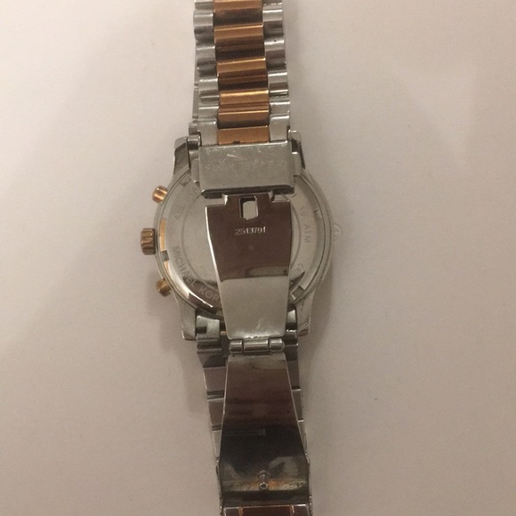 Michael Kors Watch - Picture 3 of 4